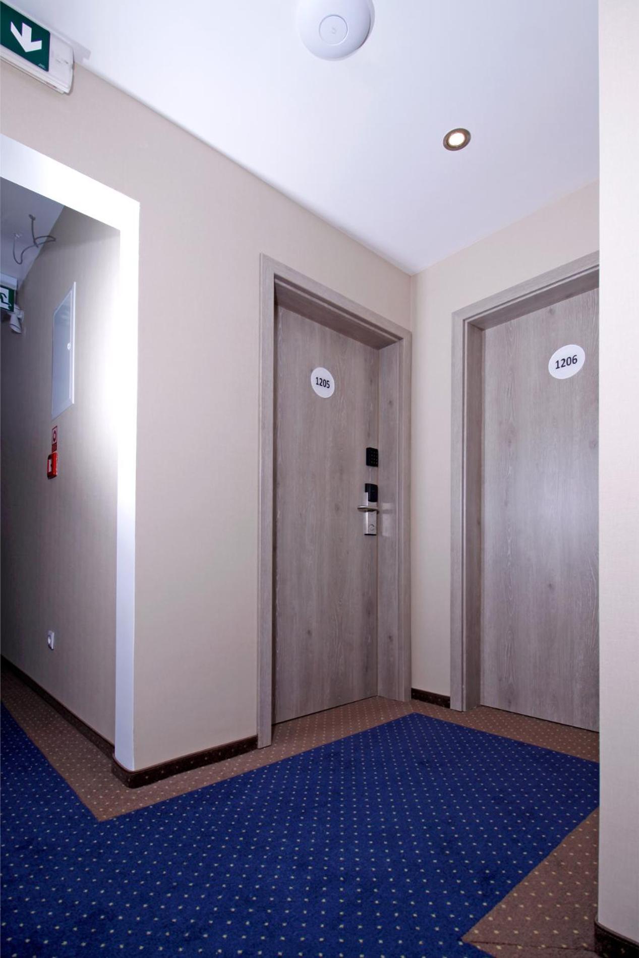 Aviator Garni Hotel Bratislava Esterno foto