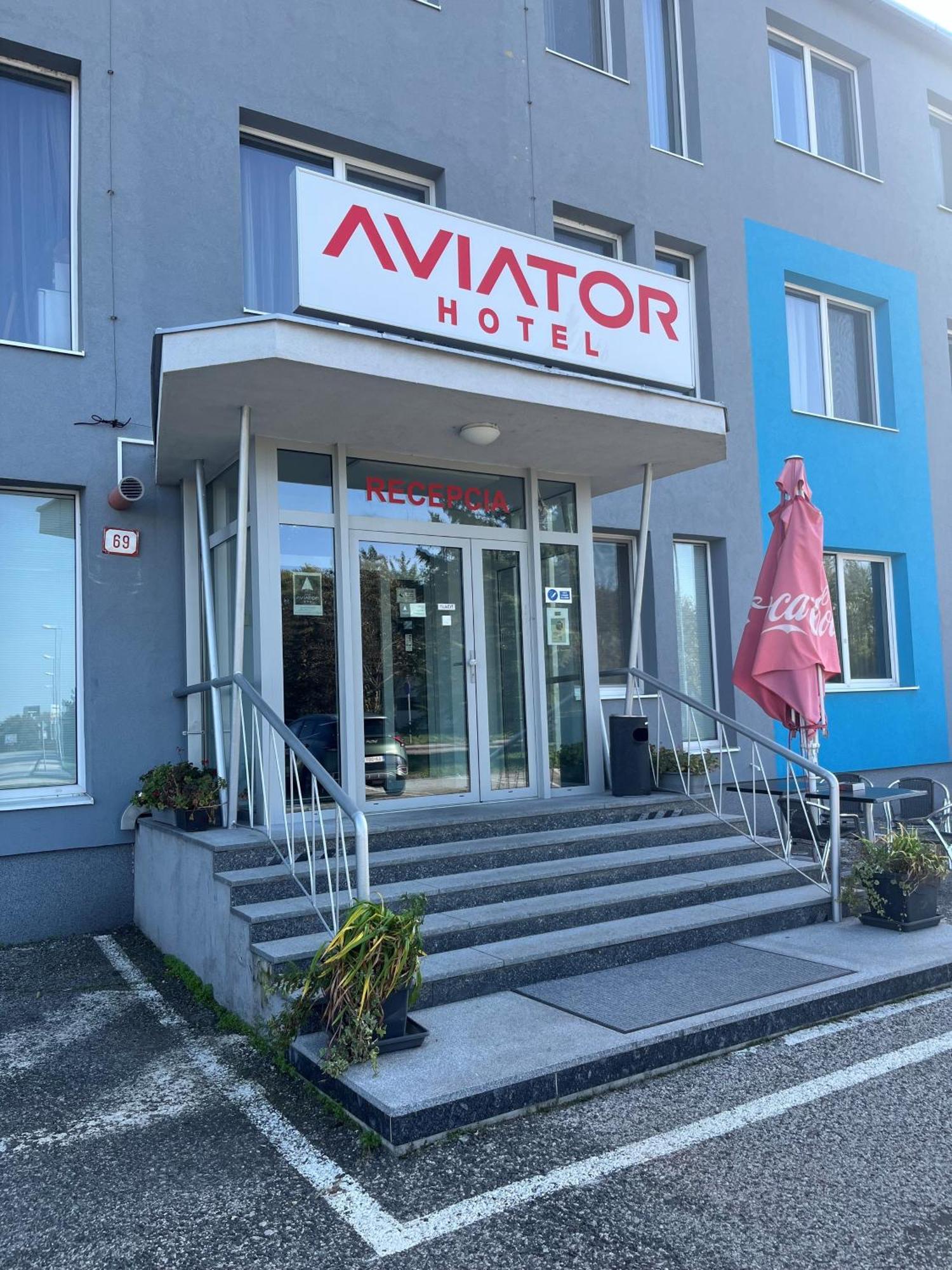 Aviator Garni Hotel Bratislava Esterno foto