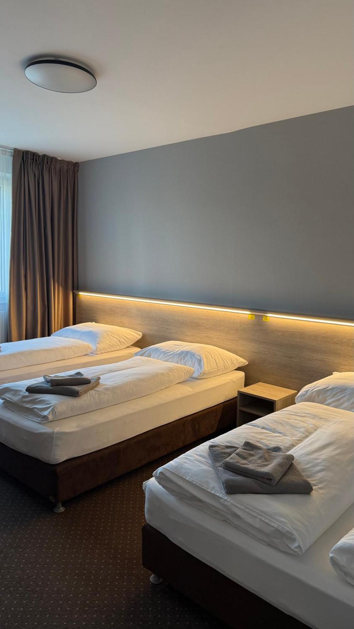 Aviator Garni Hotel Bratislava Esterno foto