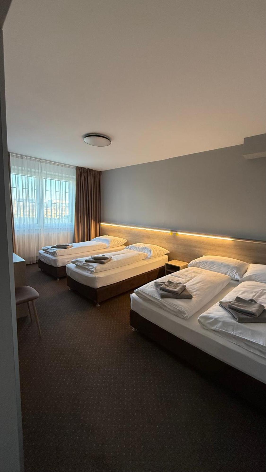 Aviator Garni Hotel Bratislava Esterno foto