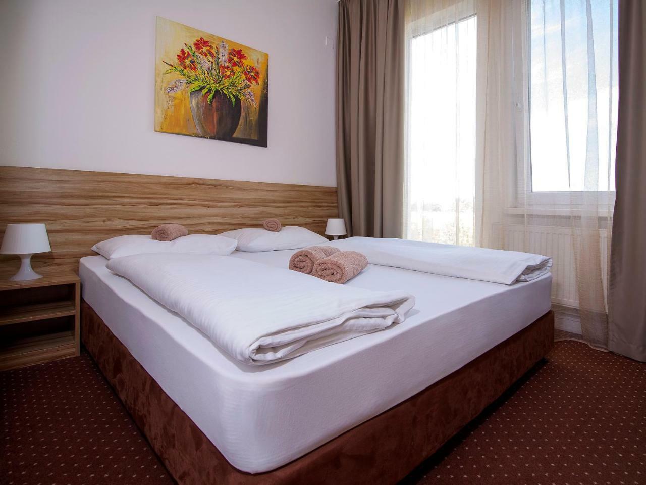 Aviator Garni Hotel Bratislava Esterno foto