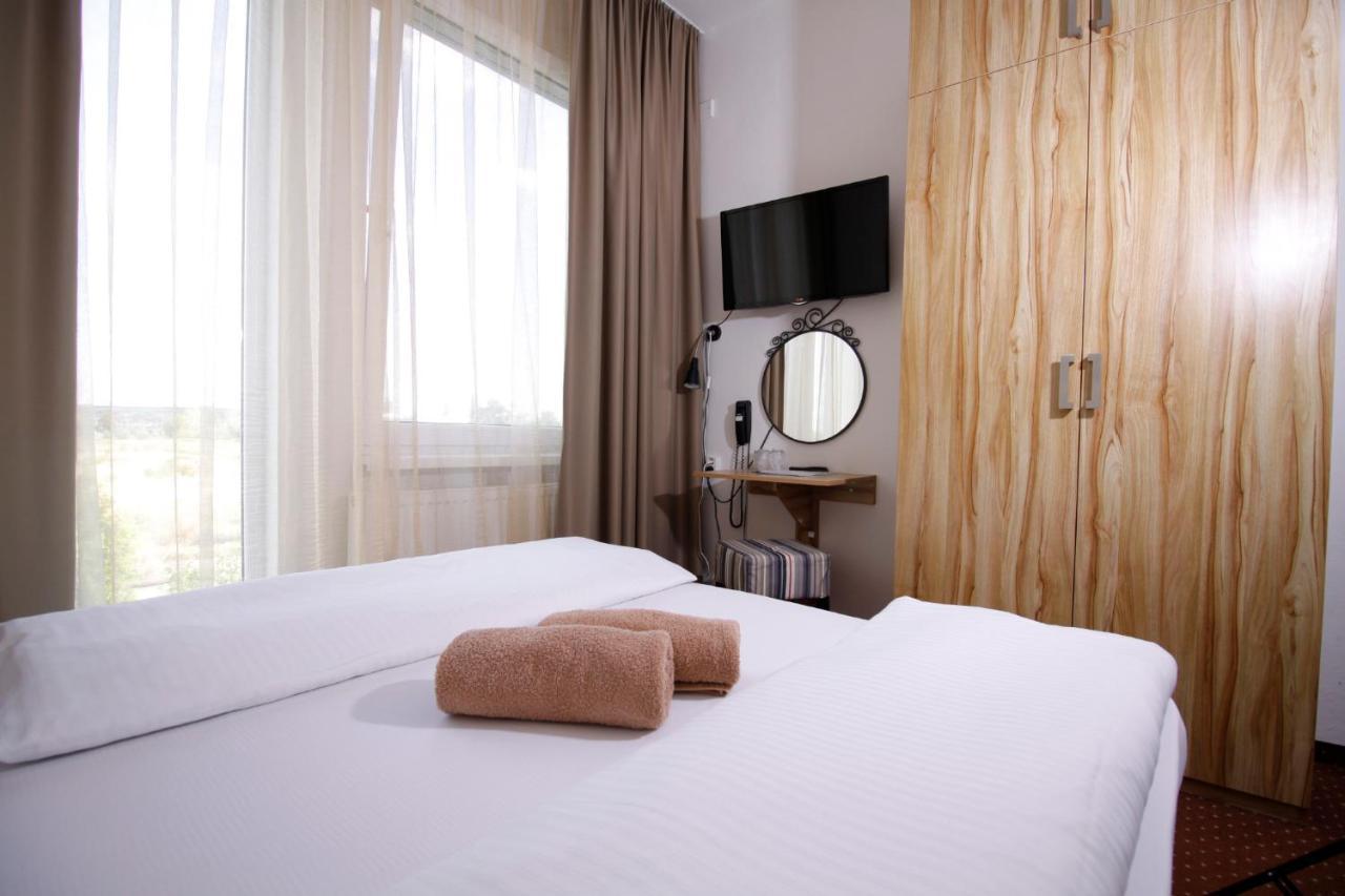 Aviator Garni Hotel Bratislava Esterno foto
