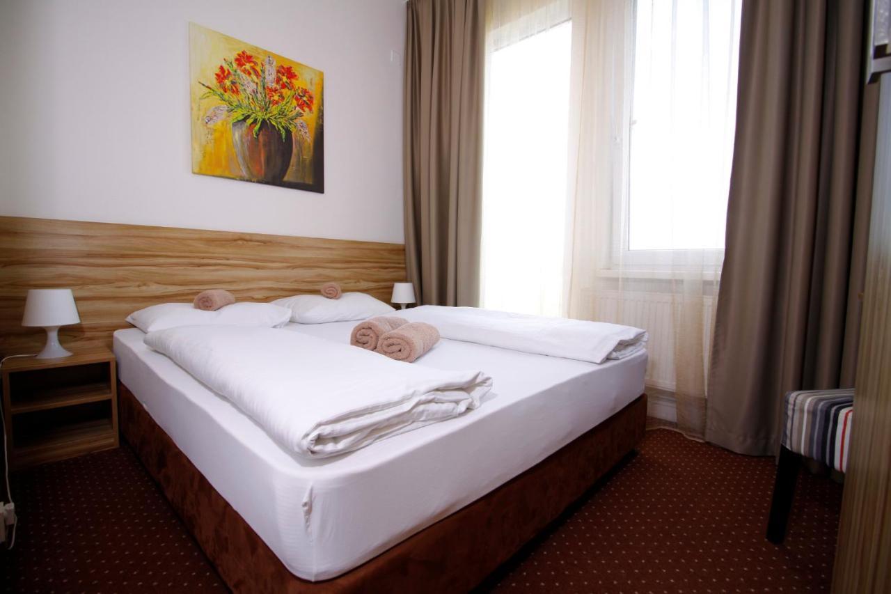 Aviator Garni Hotel Bratislava Esterno foto