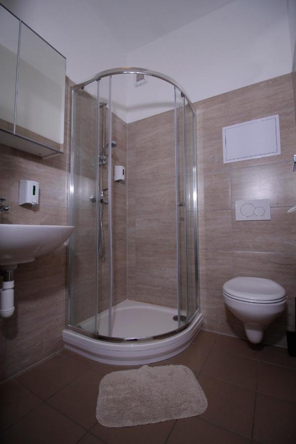 Aviator Garni Hotel Bratislava Esterno foto
