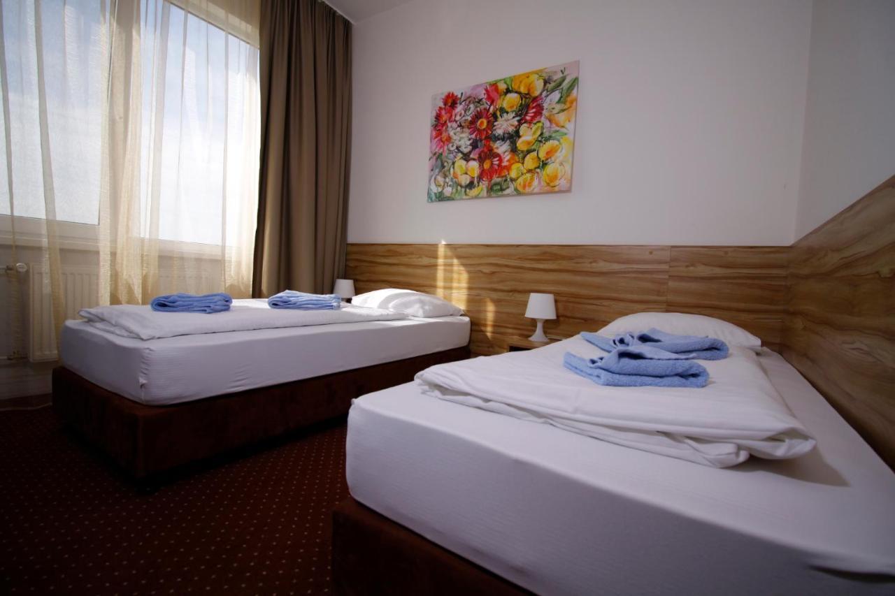 Aviator Garni Hotel Bratislava Esterno foto