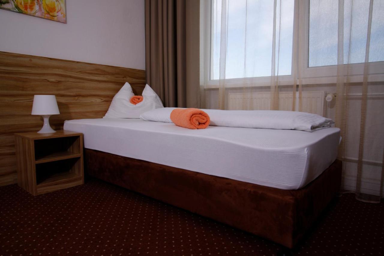 Aviator Garni Hotel Bratislava Esterno foto